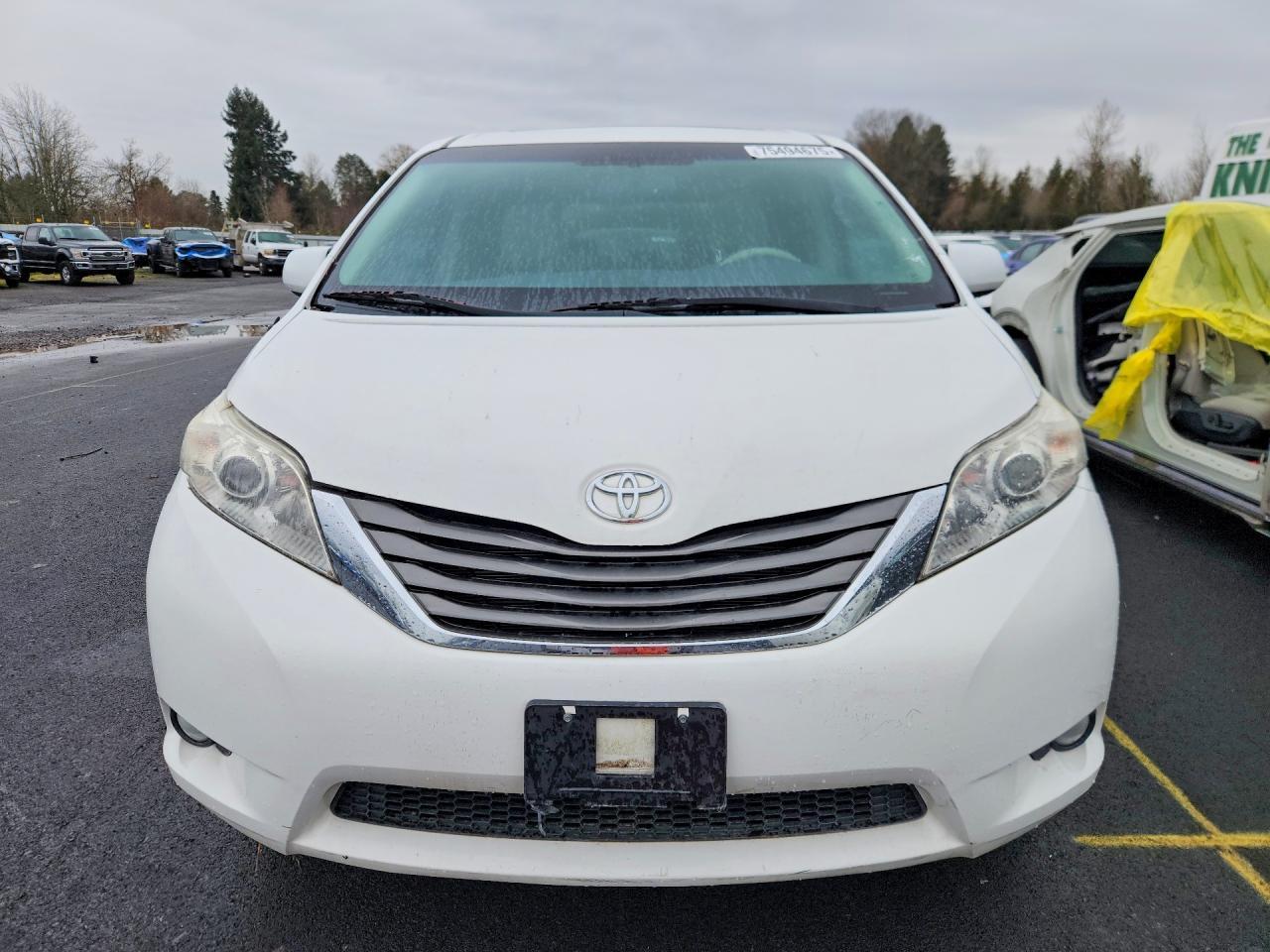 2013 TOYOTA SIENNA