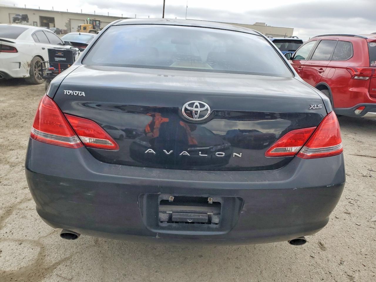 2005 TOYOTA Avalon