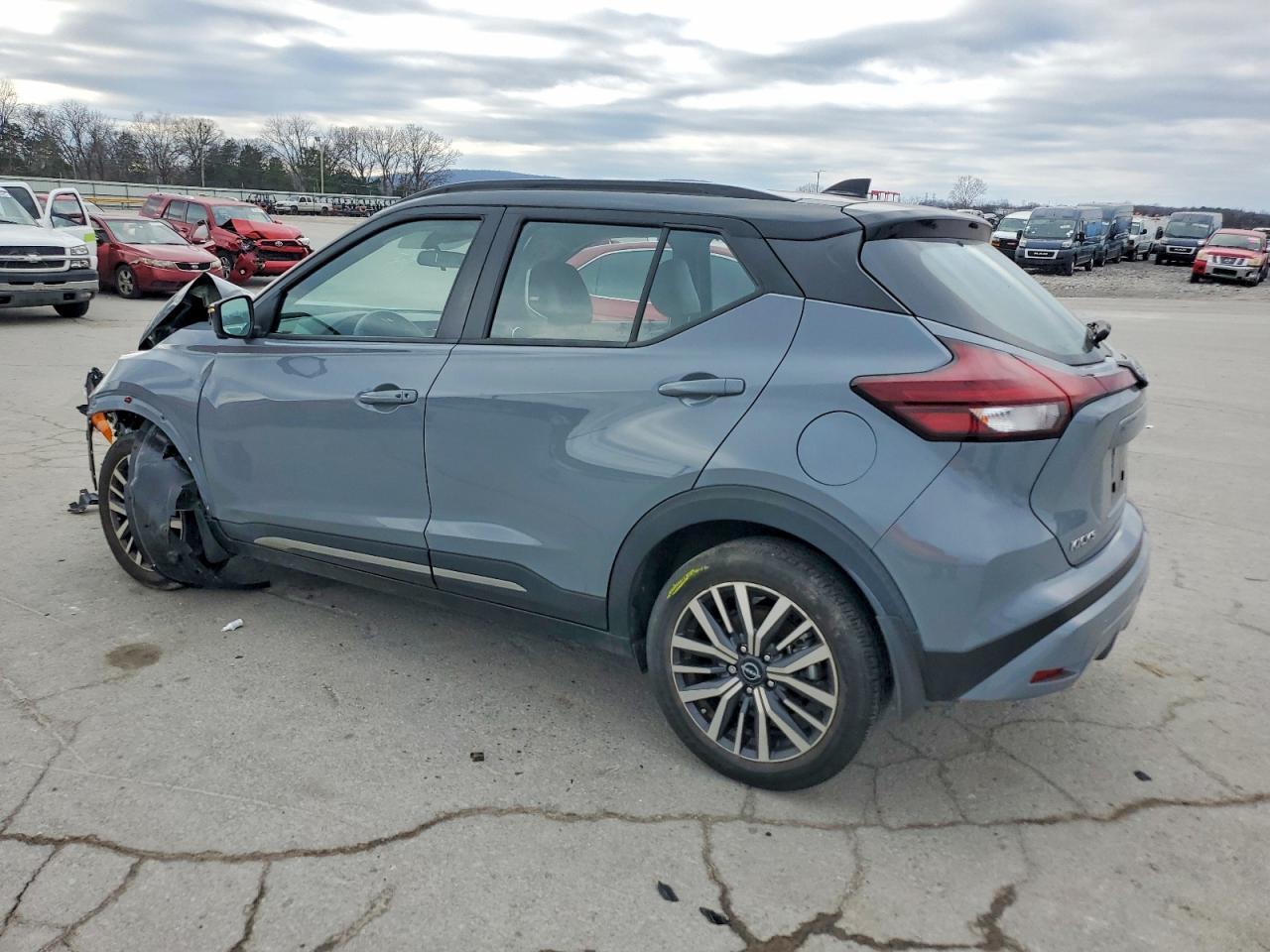 2023 NISSAN KICKS