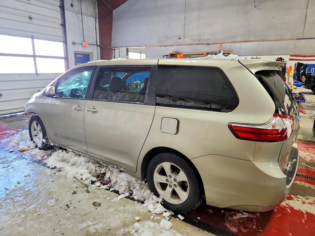 2017 TOYOTA SIENNA