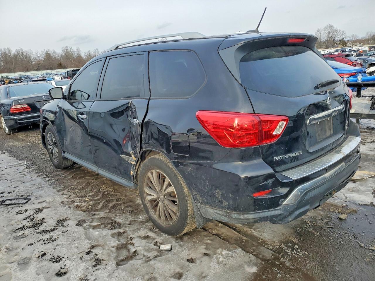 2017 NISSAN PATHFINDER