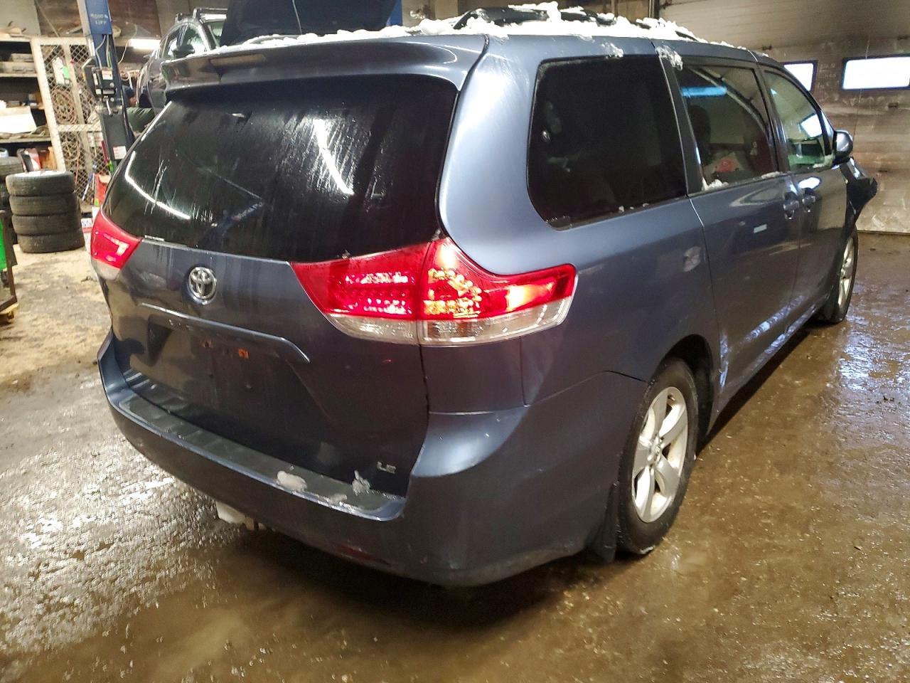 2013 TOYOTA SIENNA