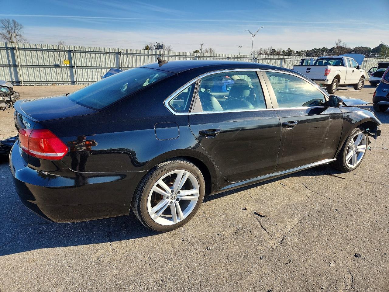 2014 VOLKSWAGEN Passat