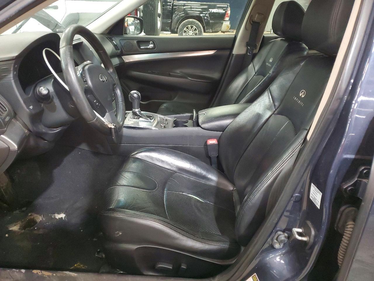 2011 INFINITI G37