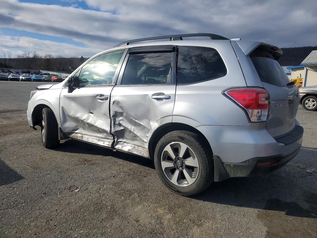 2017 SUBARU FORESTER