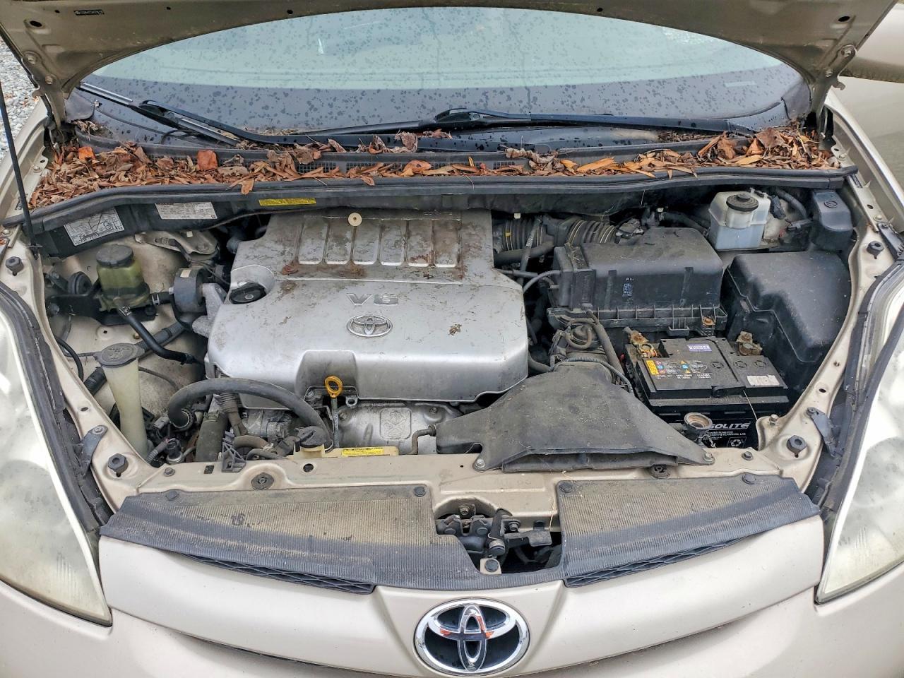 2010 TOYOTA SIENNA