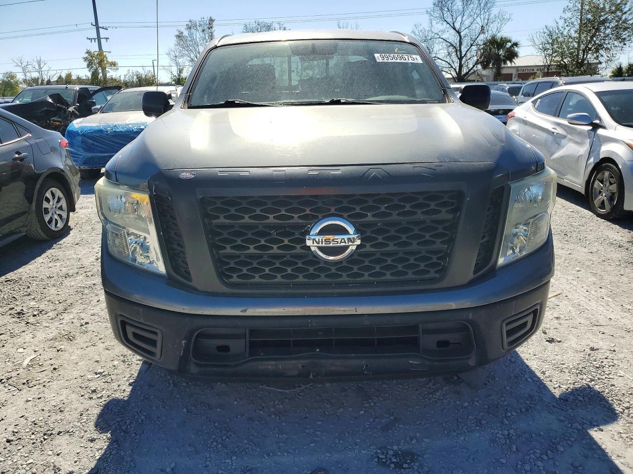 2017 NISSAN Titan