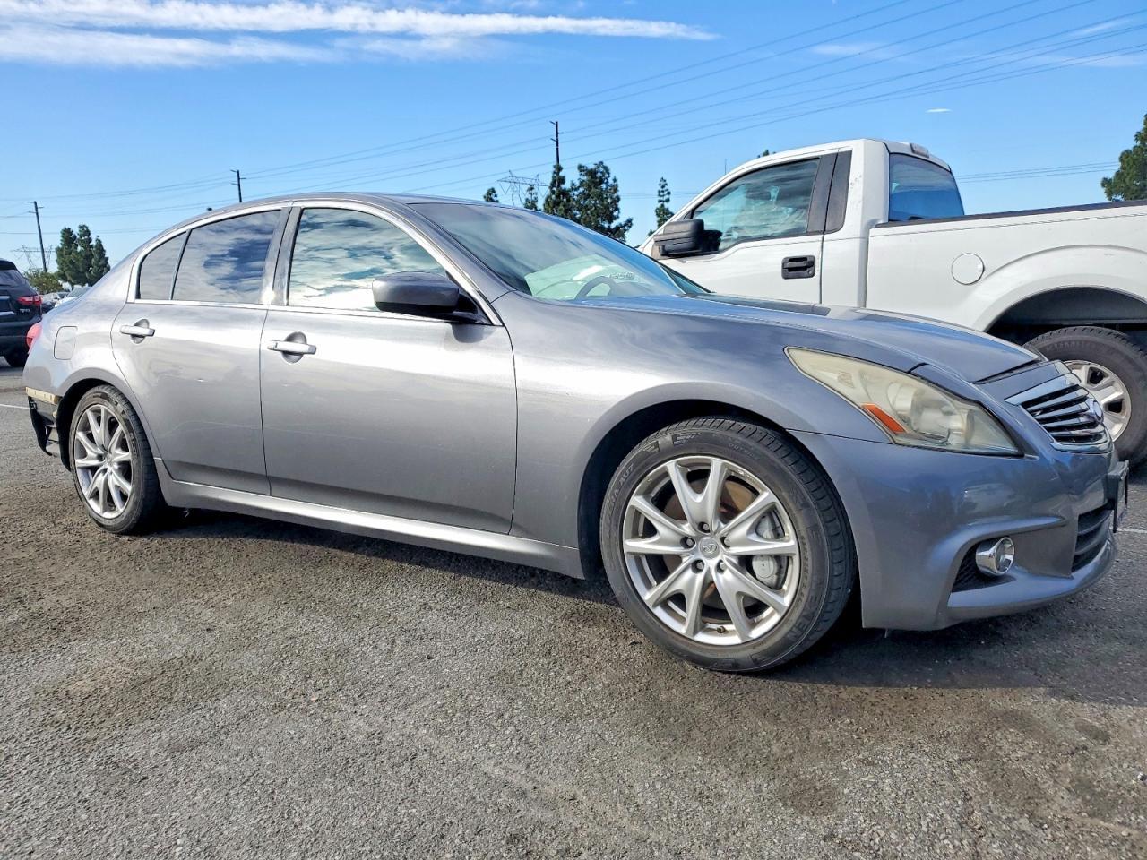 2011 INFINITI G37
