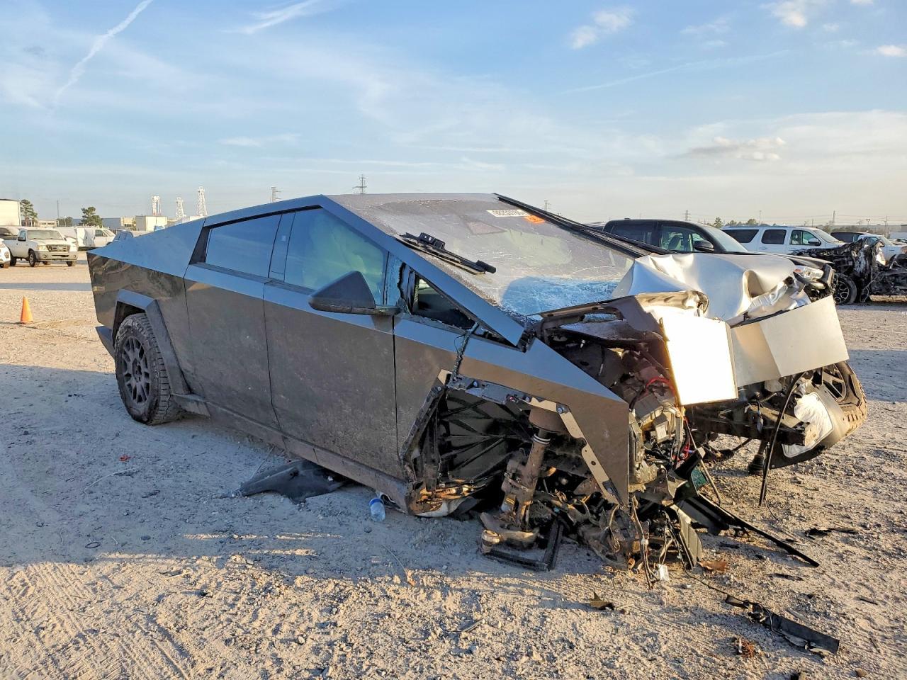 2024 TESLA Cybertruck