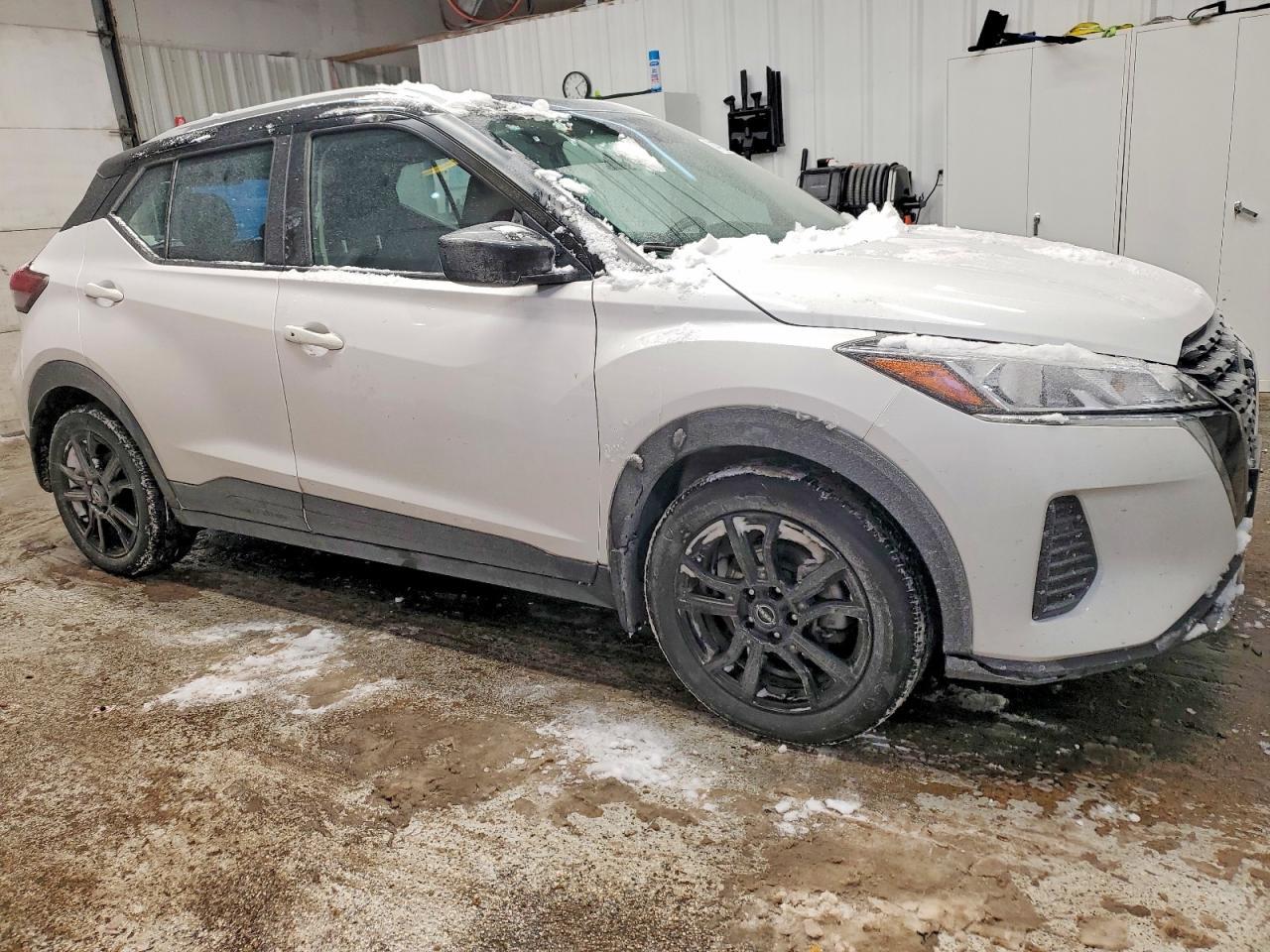 2023 NISSAN KICKS