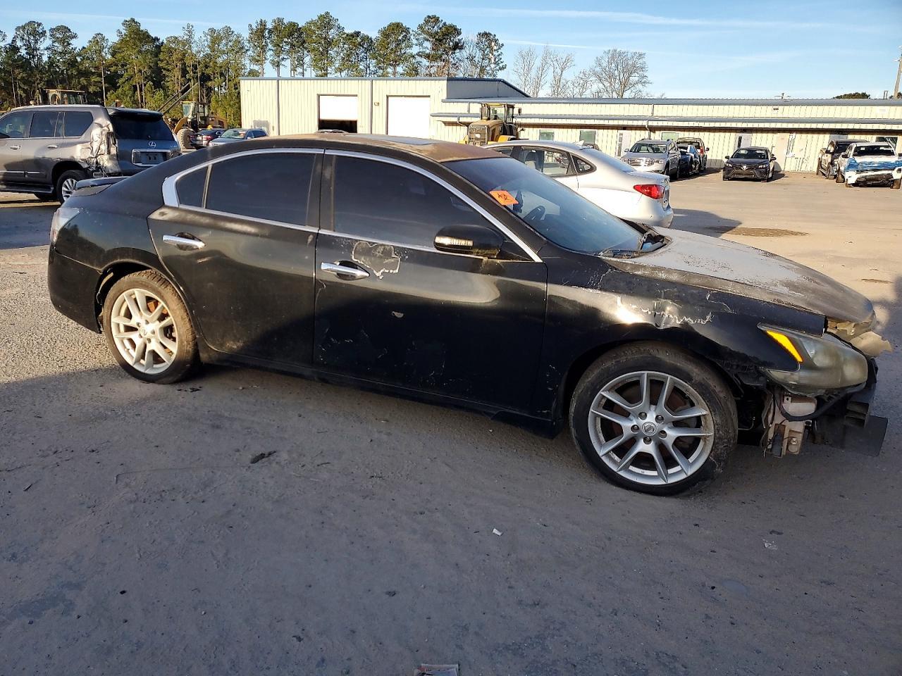 2012 NISSAN Maxima
