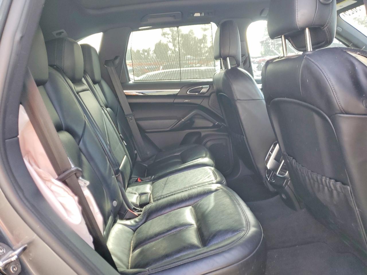 2018 PORSCHE CAYENNE