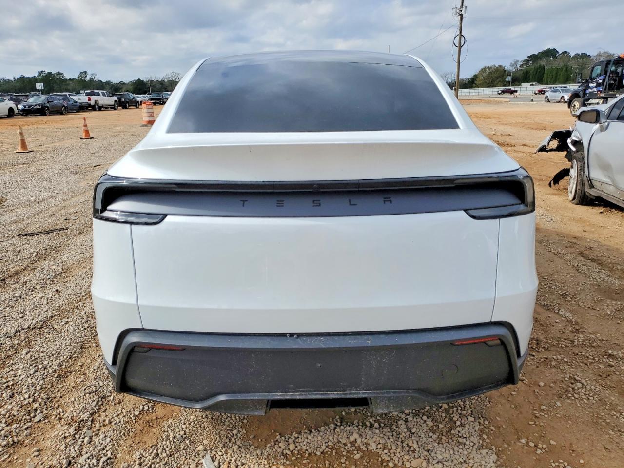 2026 TESLA MODEL Y