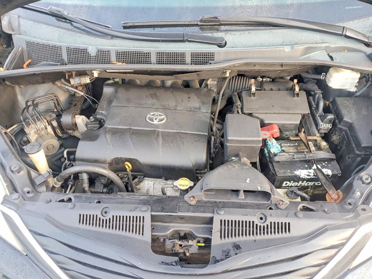 2011 TOYOTA SIENNA