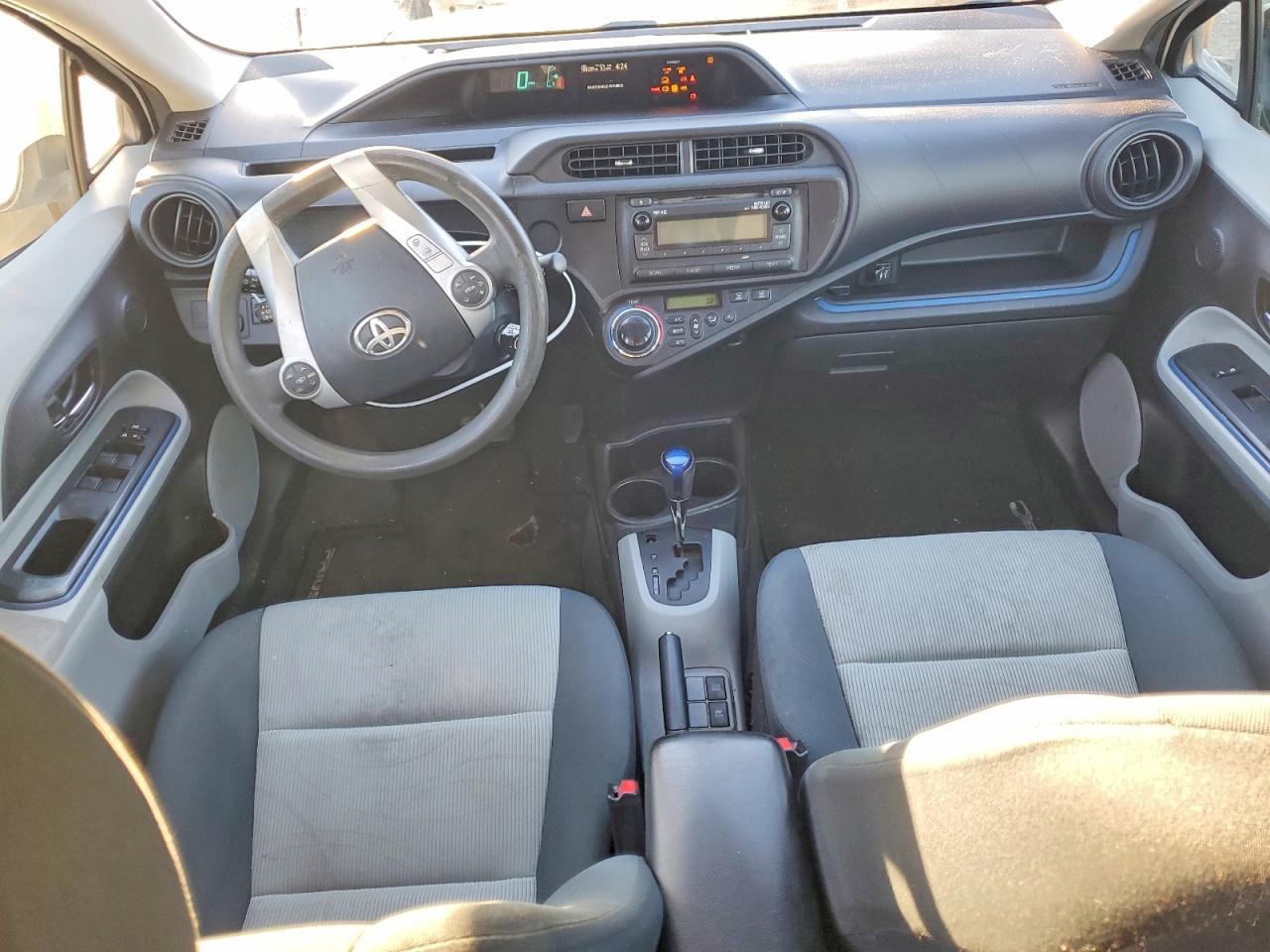 2013 TOYOTA Prius c