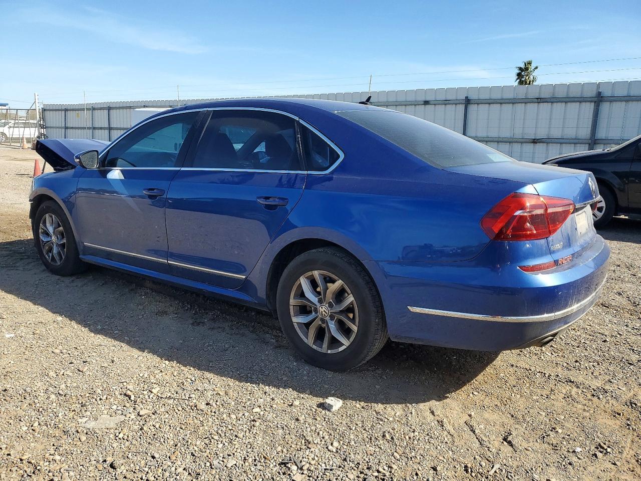 2017 VOLKSWAGEN Passat