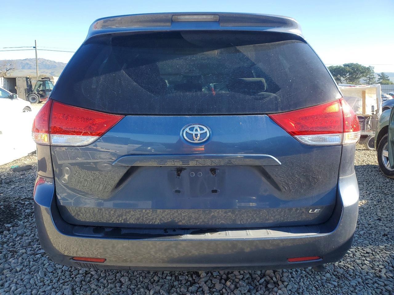 2014 TOYOTA SIENNA