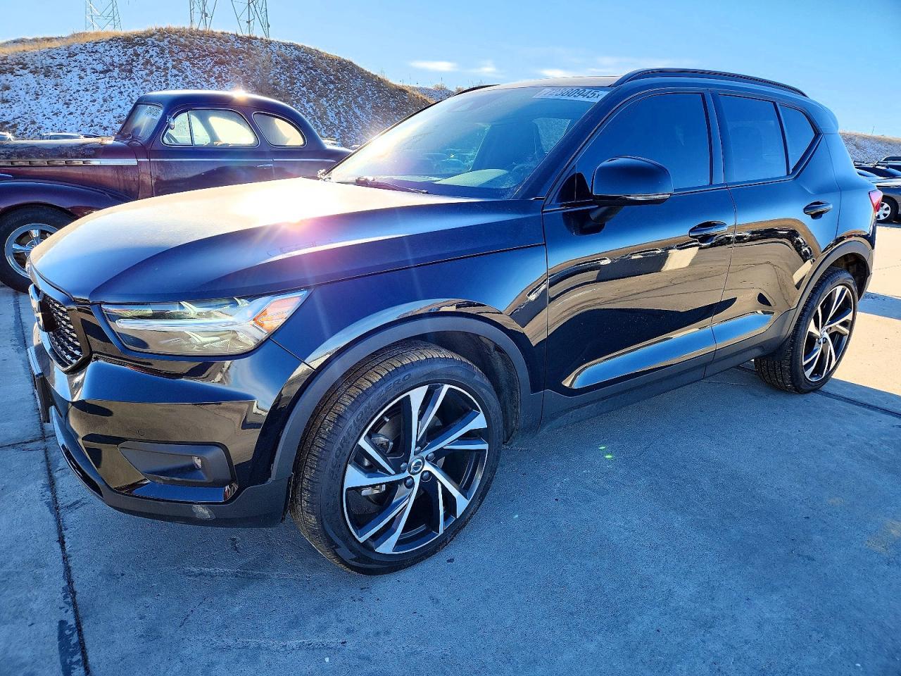 2021 VOLVO XC40