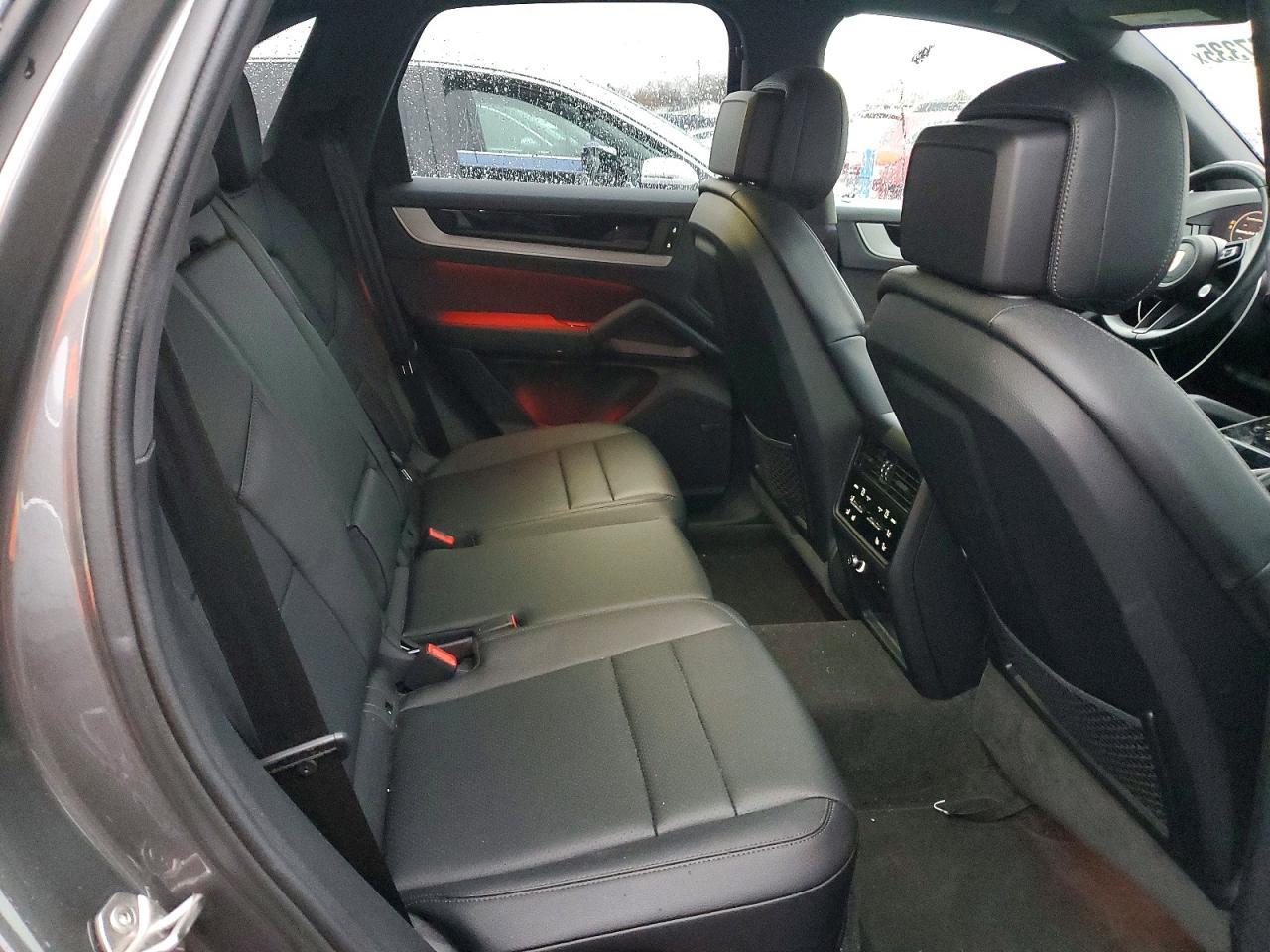 2024 PORSCHE CAYENNE