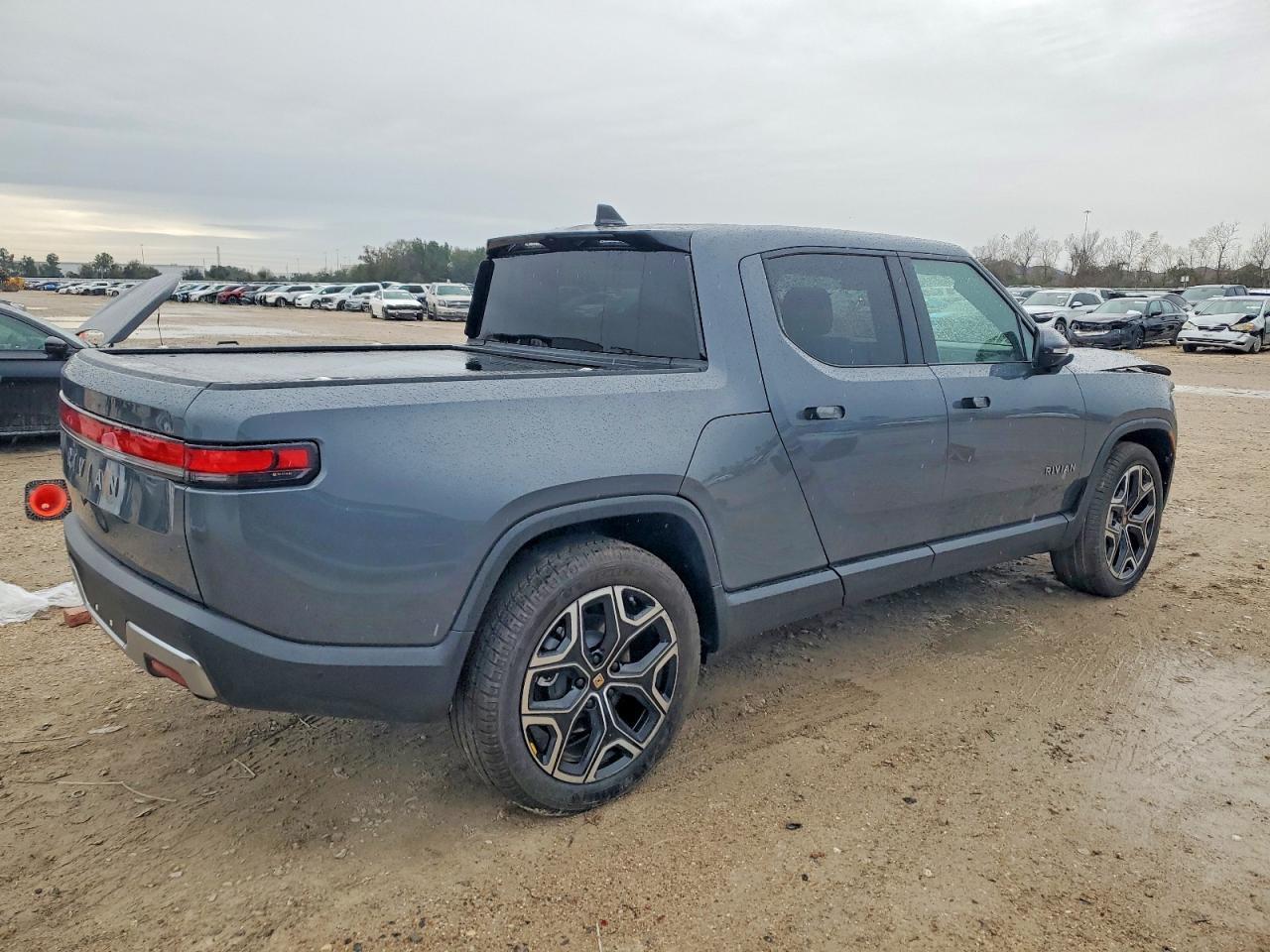 2025 RIVIAN R1t