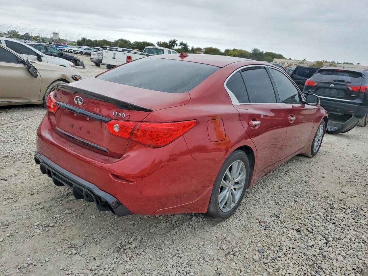 2016 INFINITI Q50