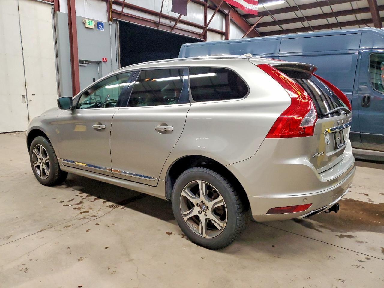 2015 VOLVO XC60