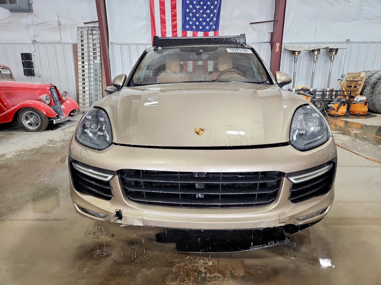 2015 PORSCHE CAYENNE