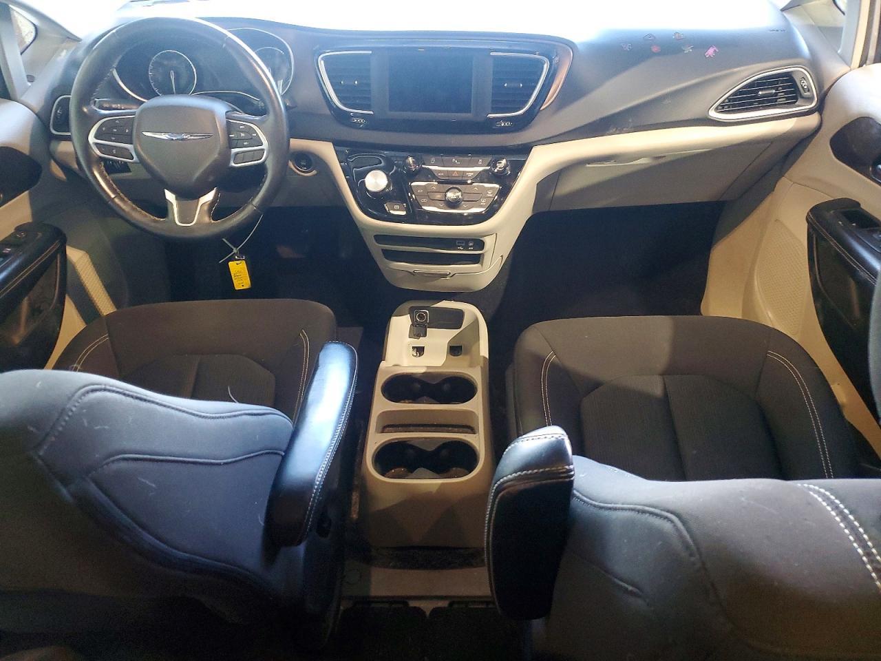 2020 CHRYSLER Voyager