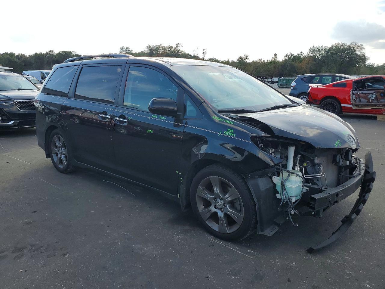 2015 TOYOTA SIENNA