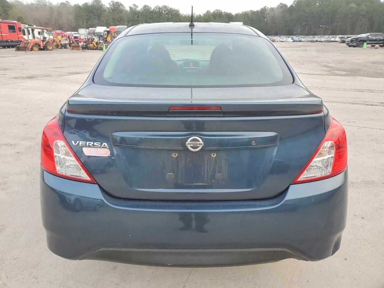 2017 NISSAN VERSA