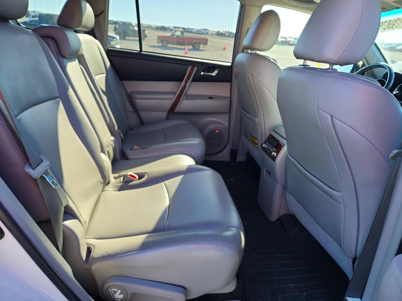 2012 TOYOTA HIGHLANDER