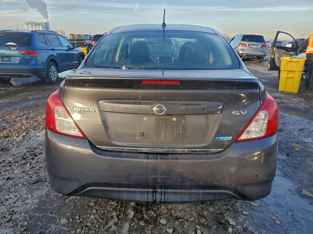 2015 NISSAN VERSA