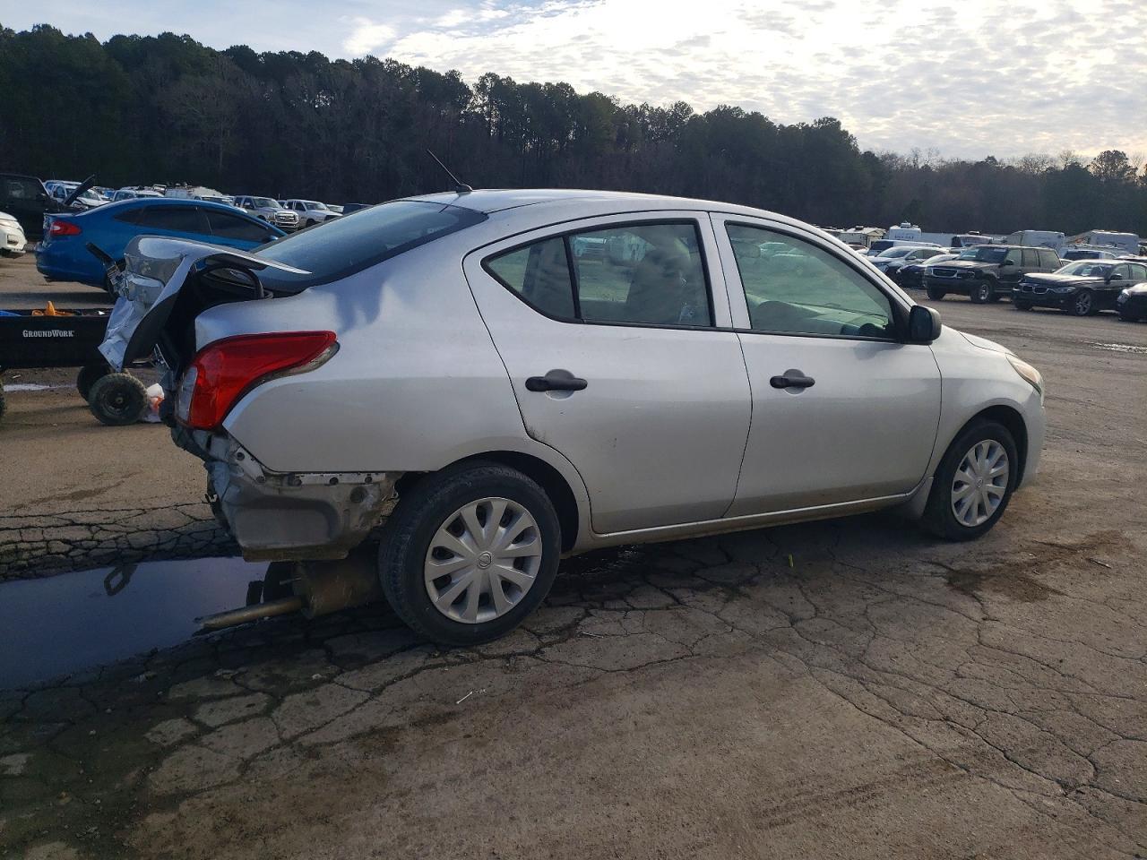 2015 NISSAN VERSA