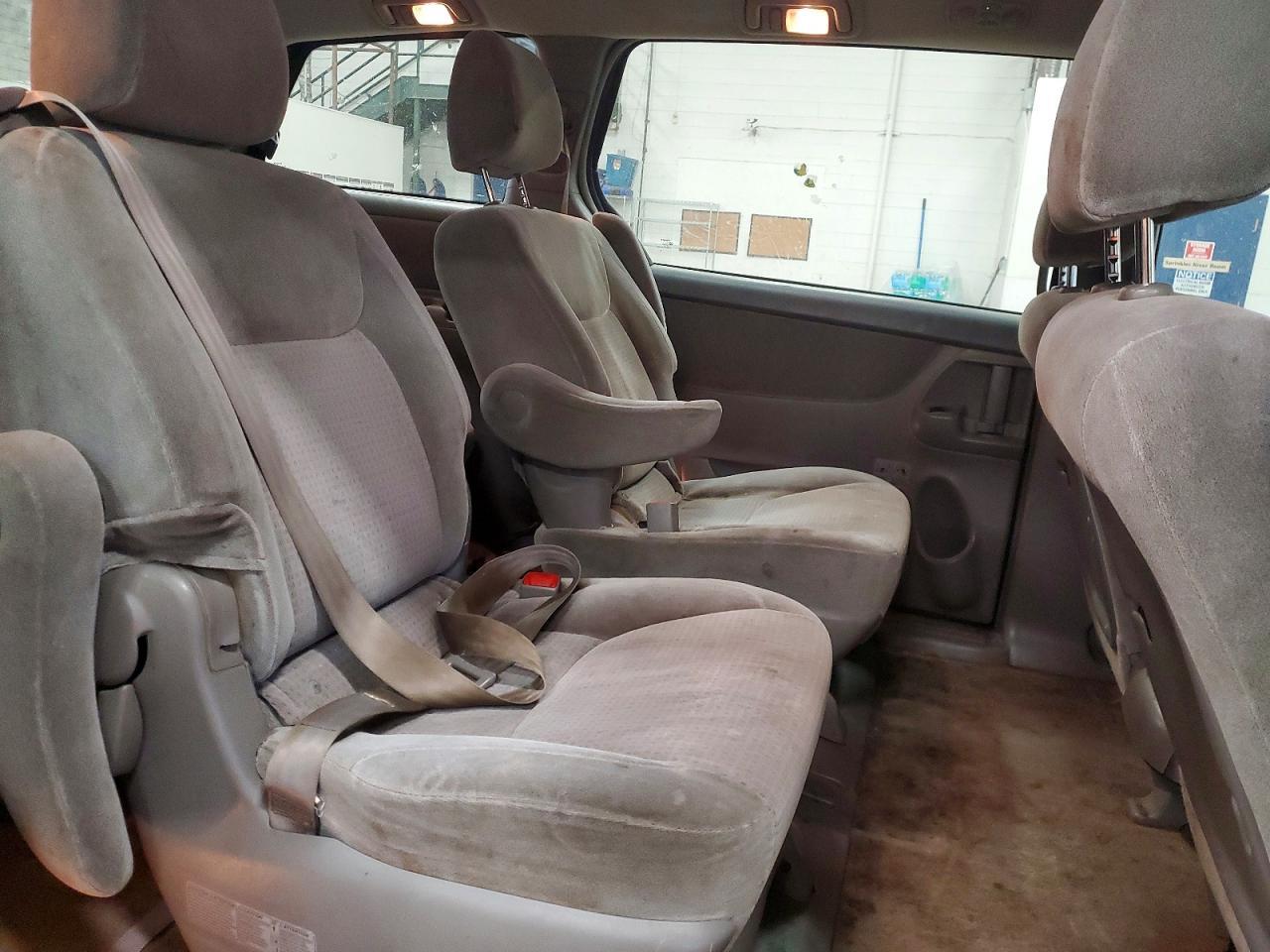 2010 TOYOTA SIENNA