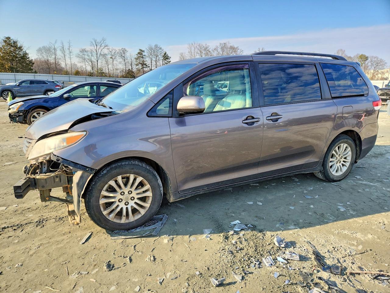 2013 TOYOTA SIENNA