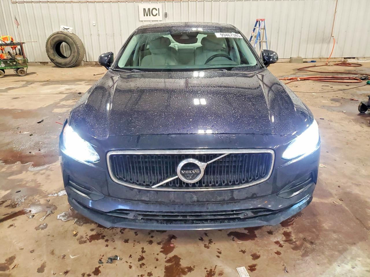 2017 VOLVO S90