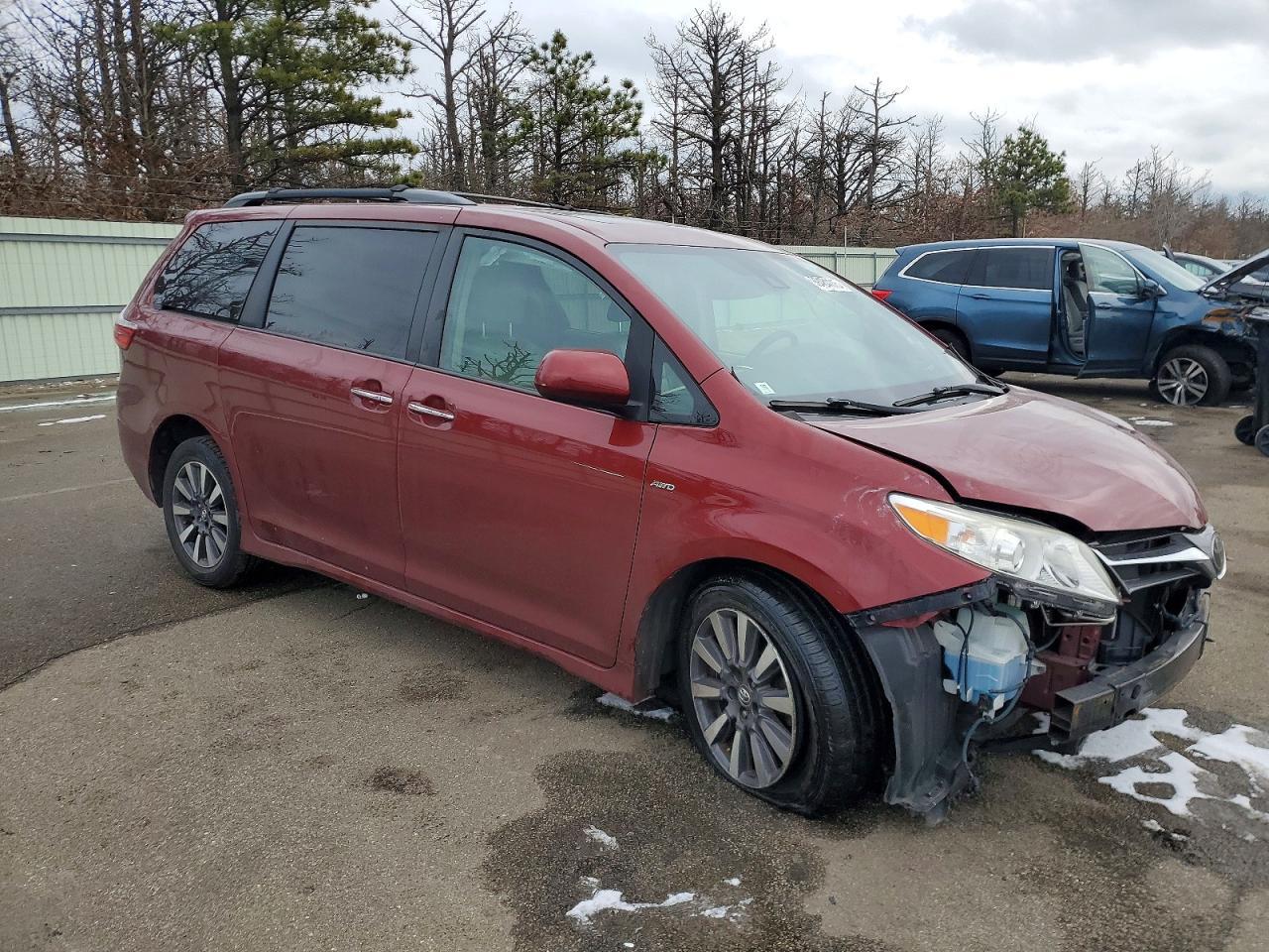 2018 TOYOTA SIENNA