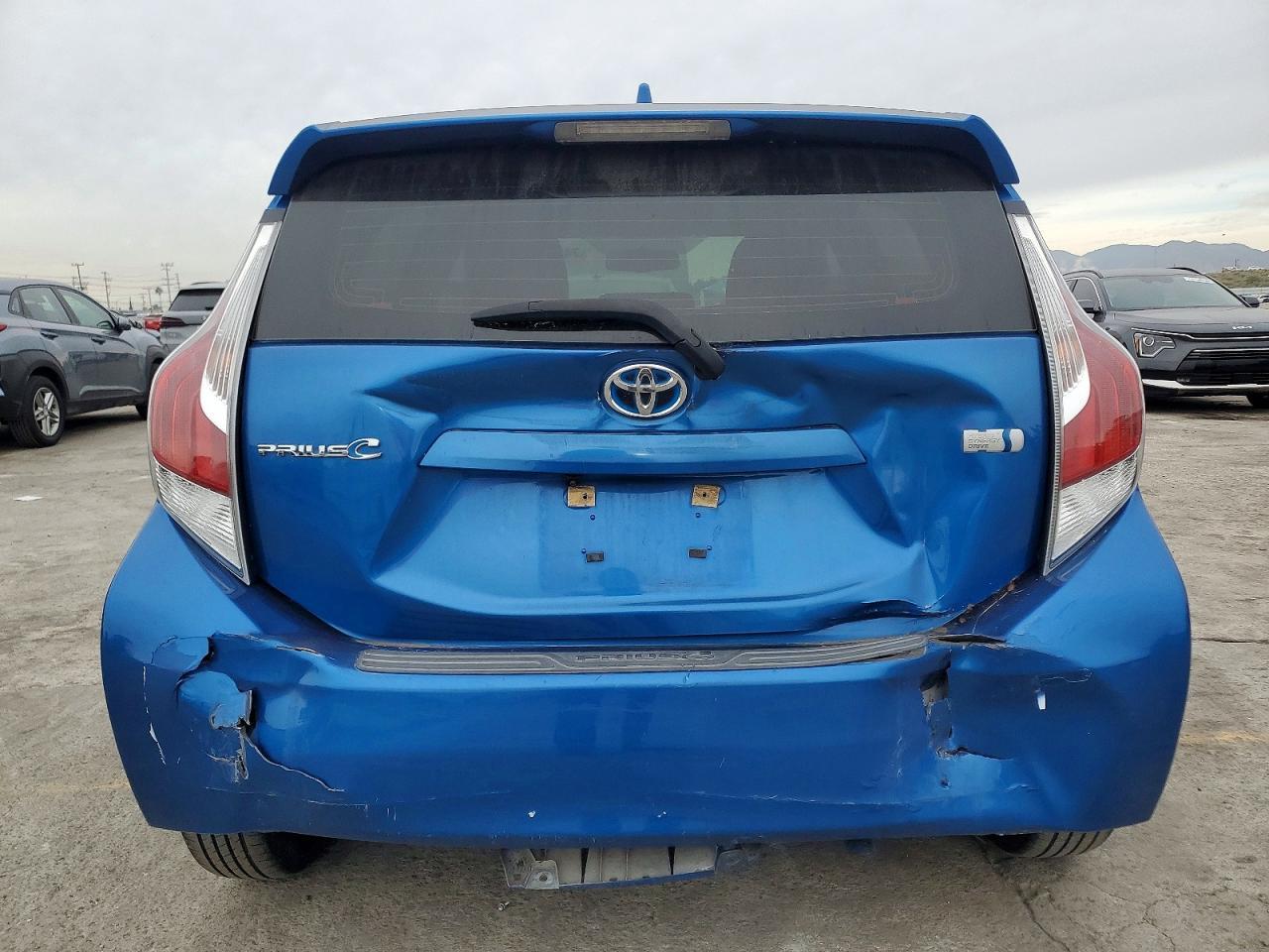 2016 TOYOTA Prius c