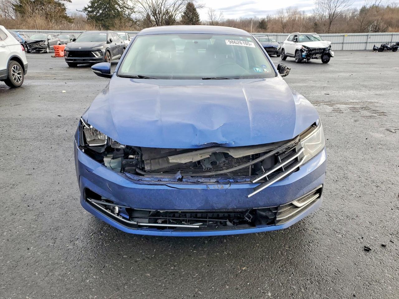 2016 VOLKSWAGEN Passat