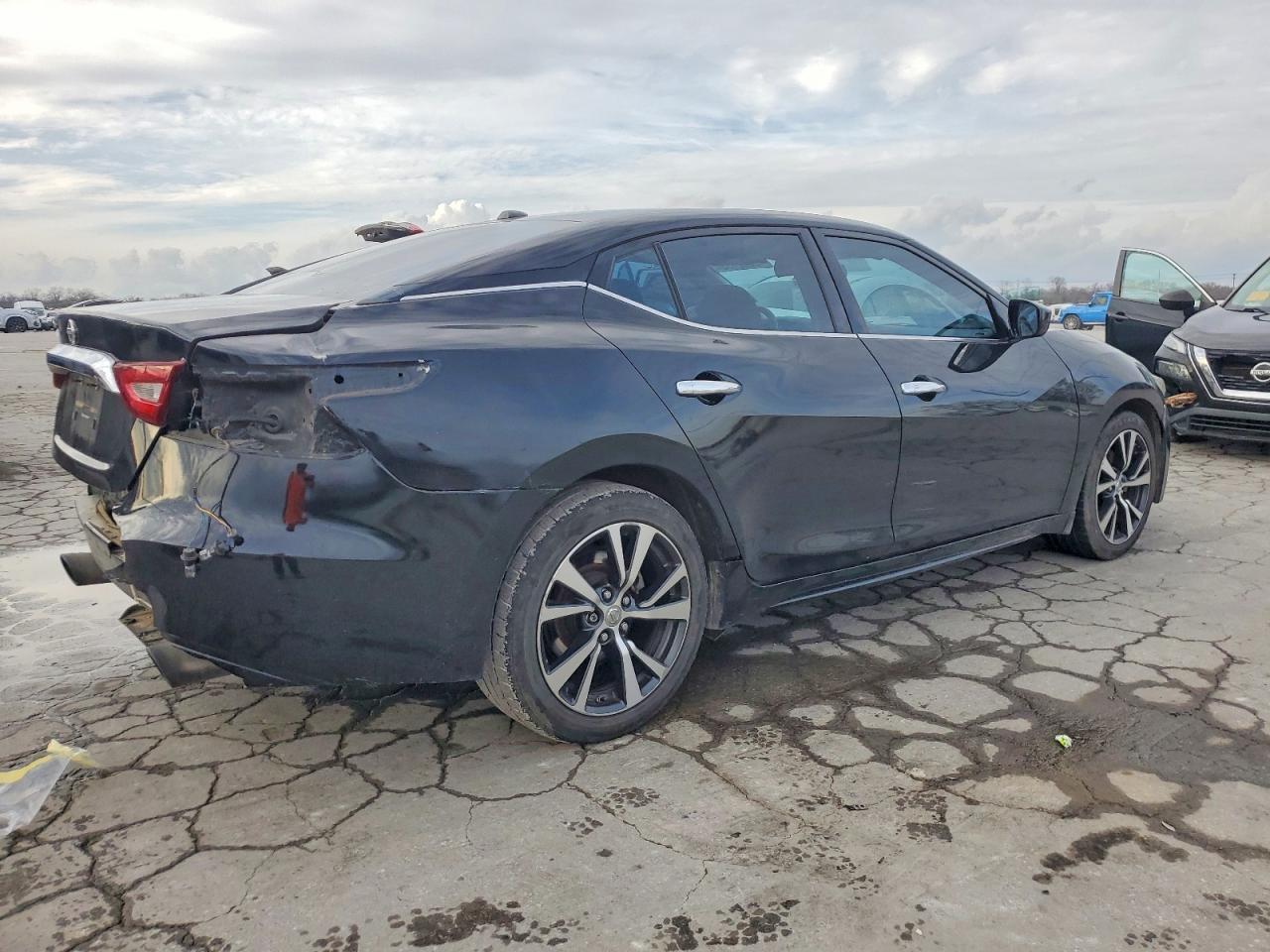 2016 NISSAN Maxima