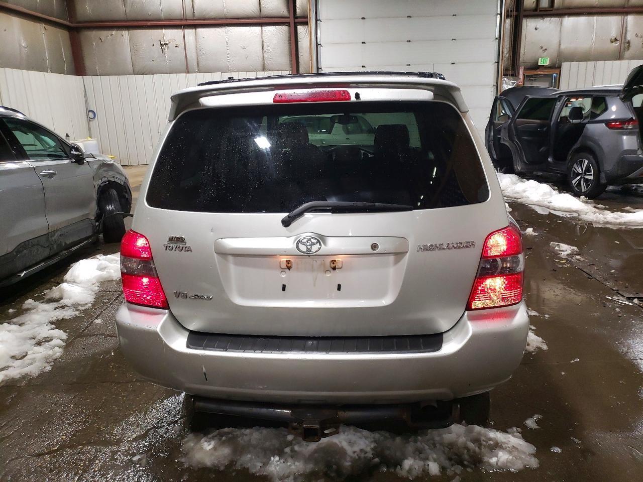 2004 TOYOTA HIGHLANDER
