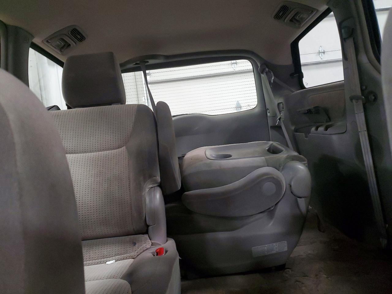 2009 TOYOTA SIENNA