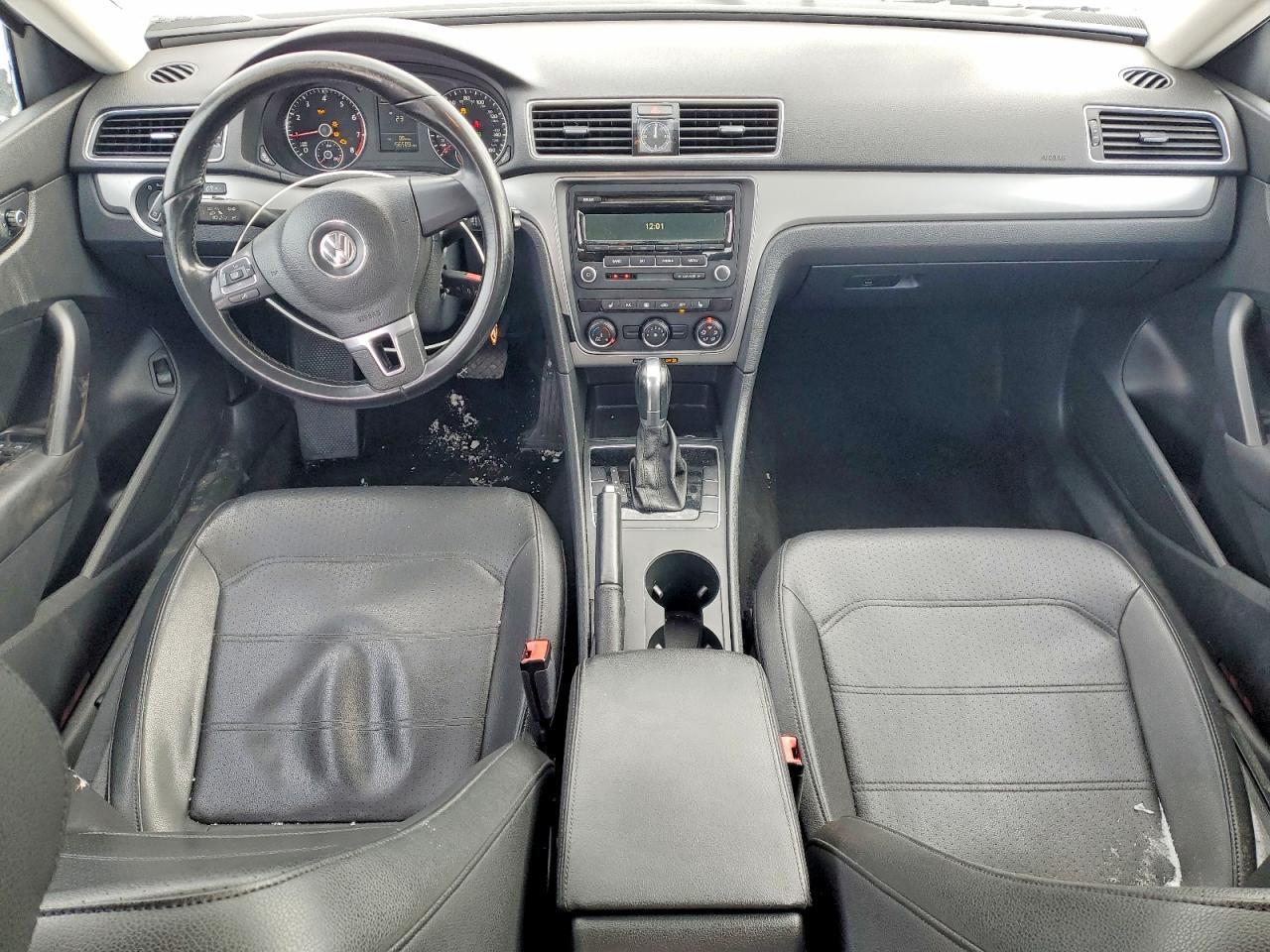 2015 VOLKSWAGEN Passat