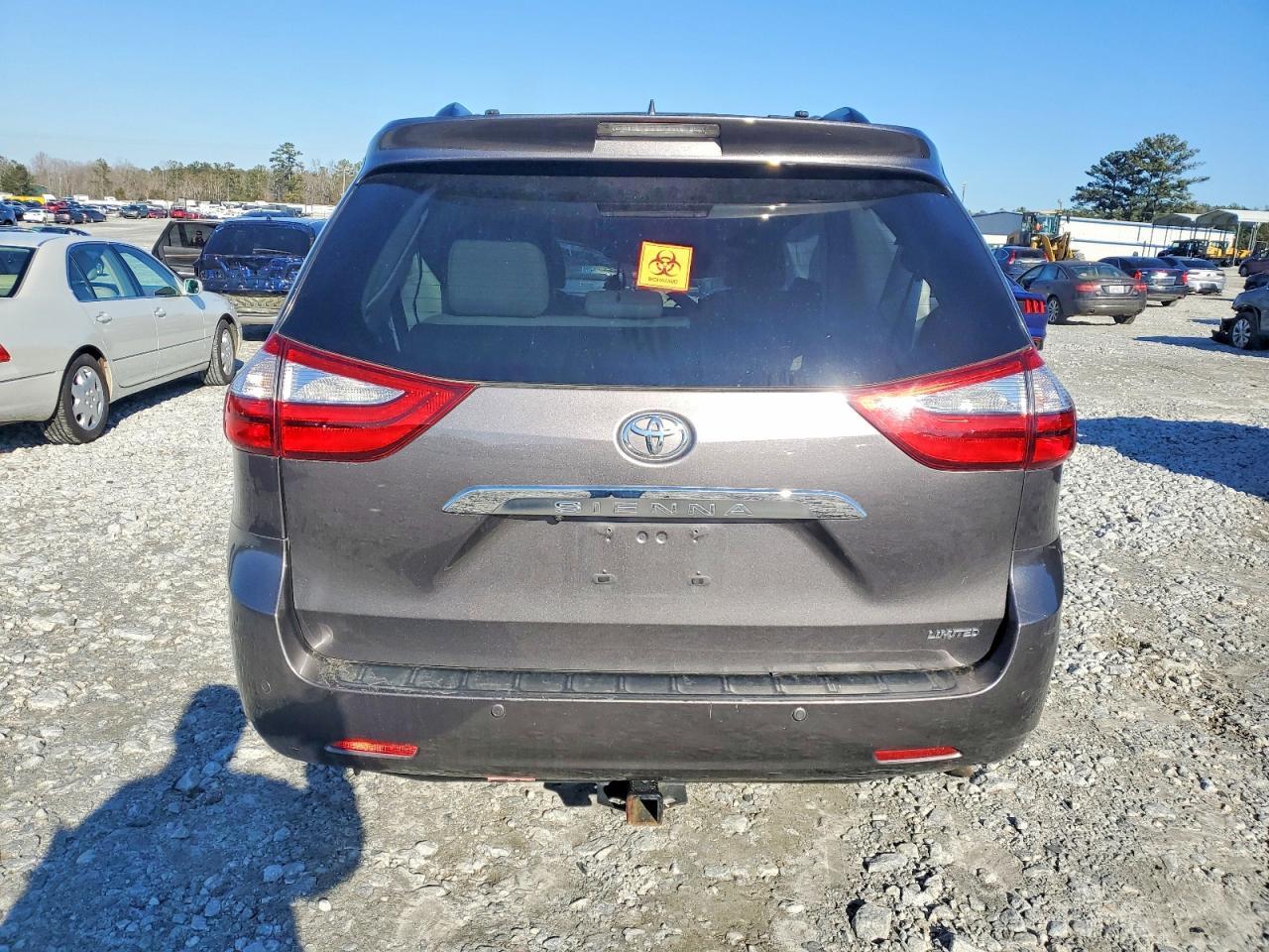 2016 TOYOTA SIENNA