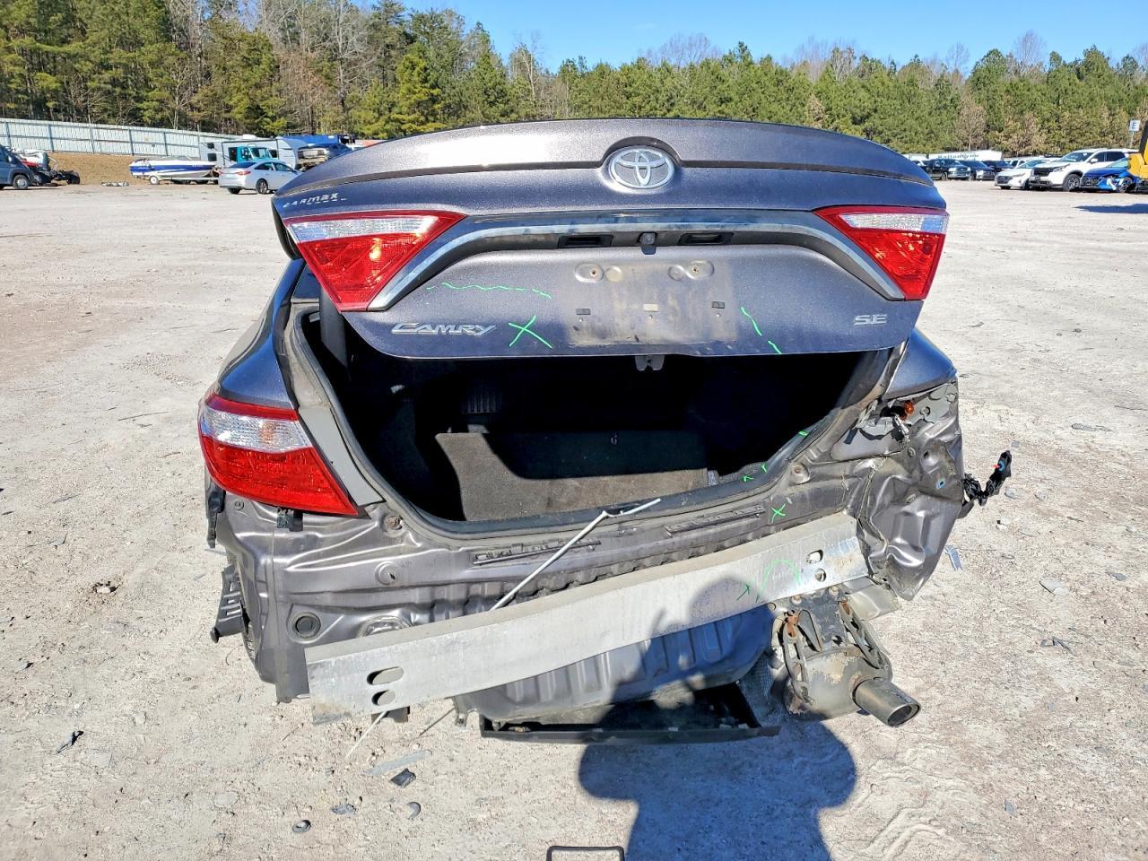 2016 TOYOTA CAMRY