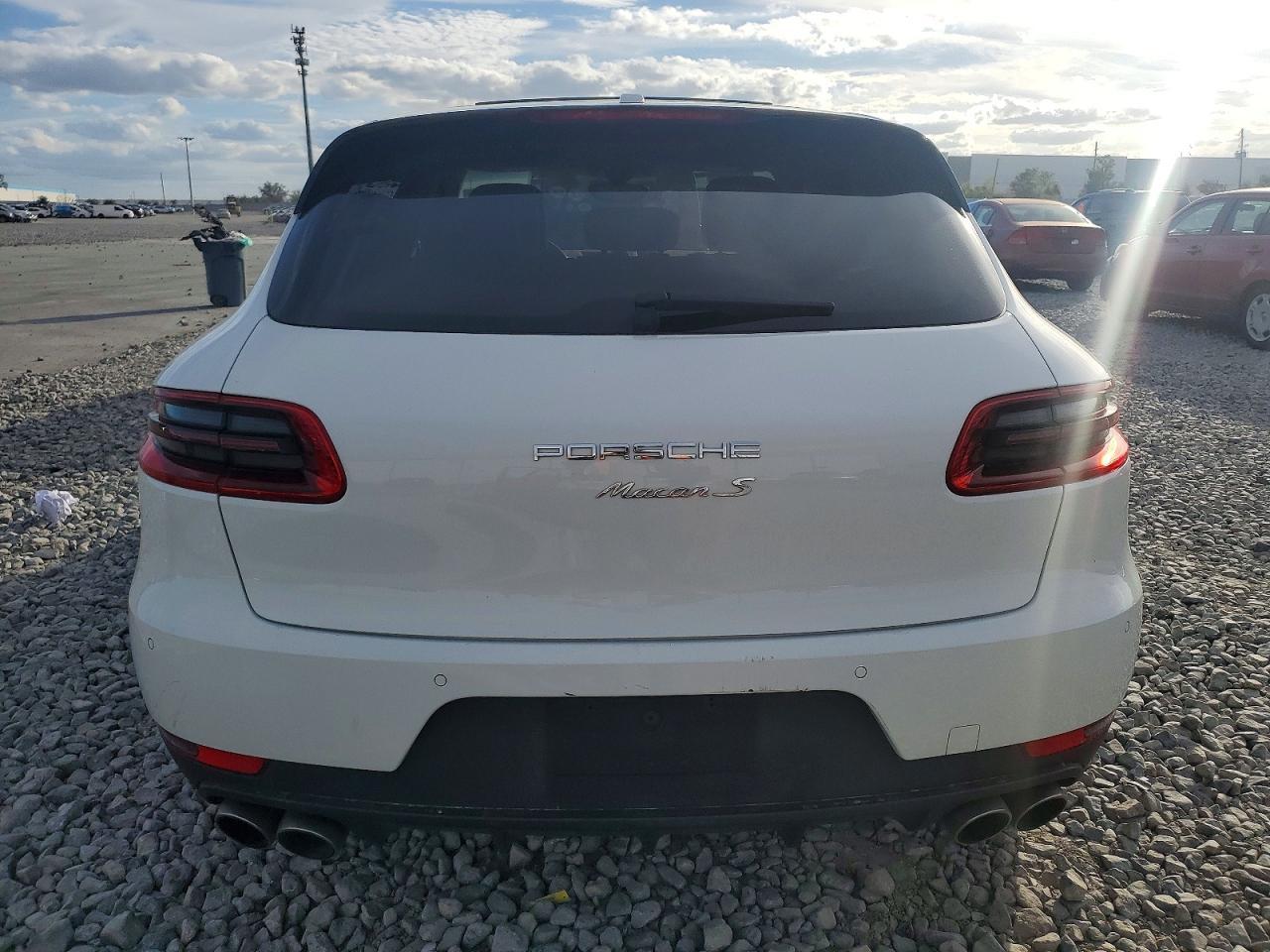 2015 PORSCHE Macan