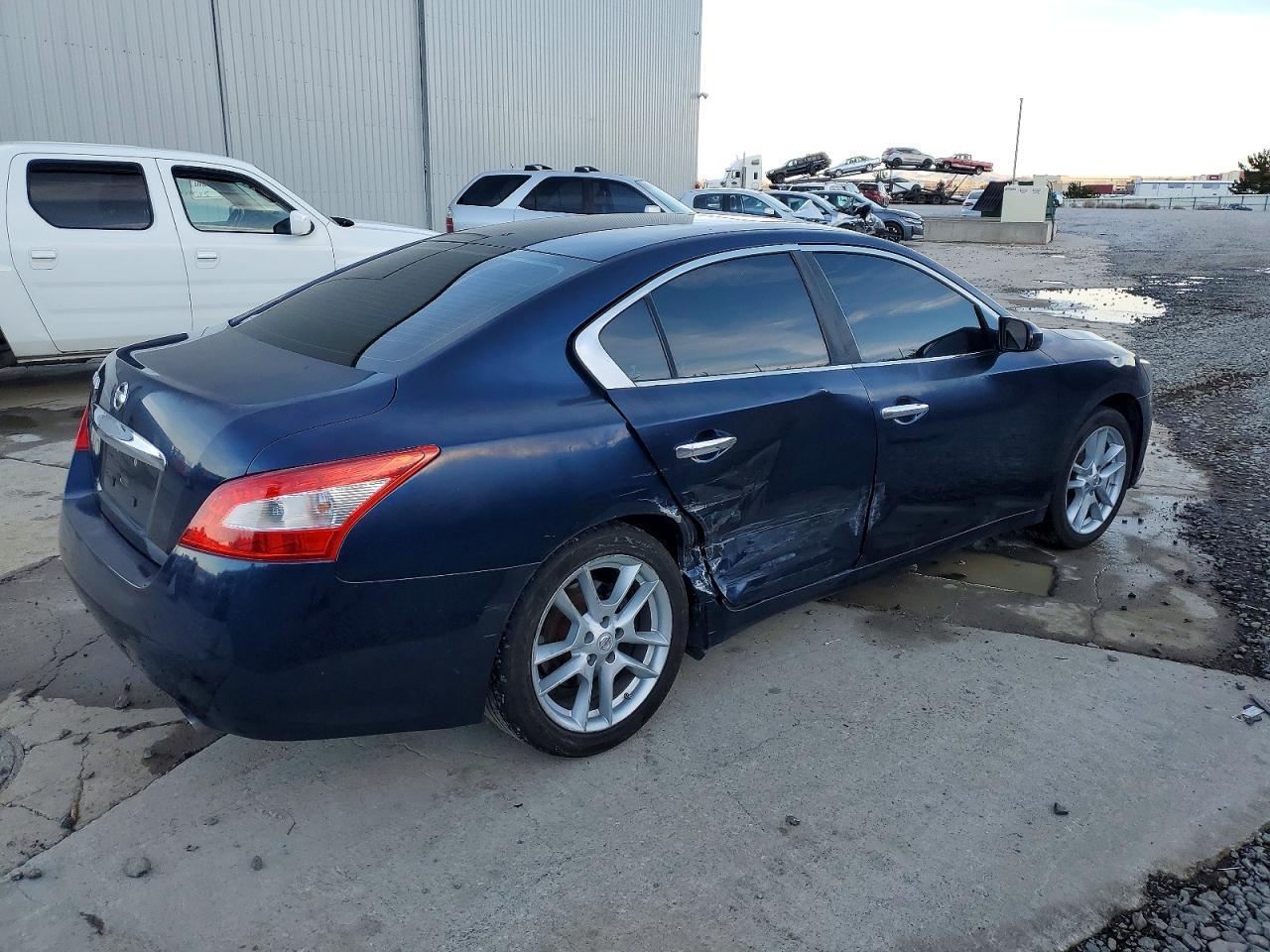 2010 NISSAN Maxima