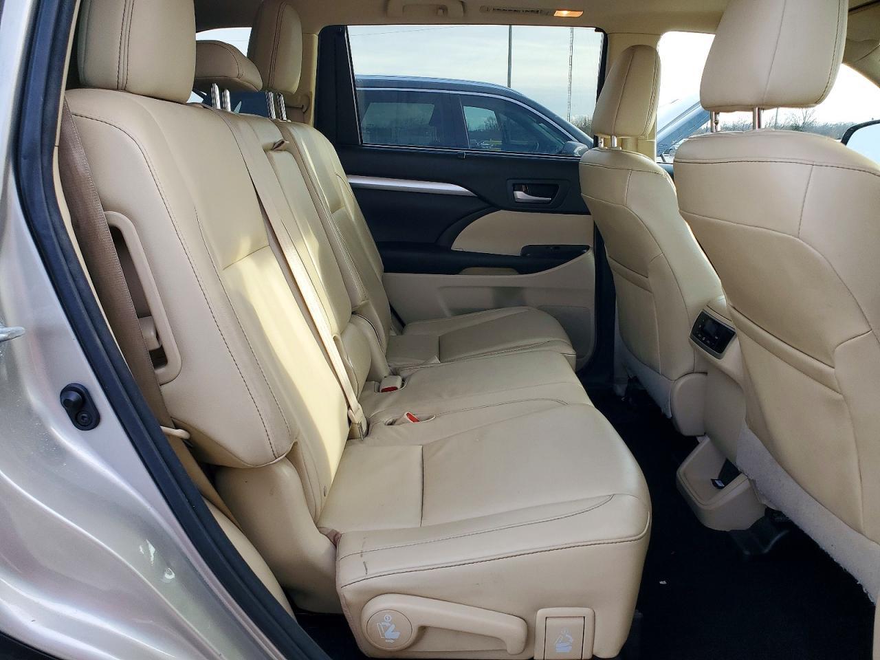 2016 TOYOTA HIGHLANDER