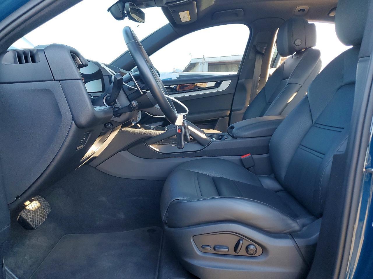 2024 PORSCHE CAYENNE
