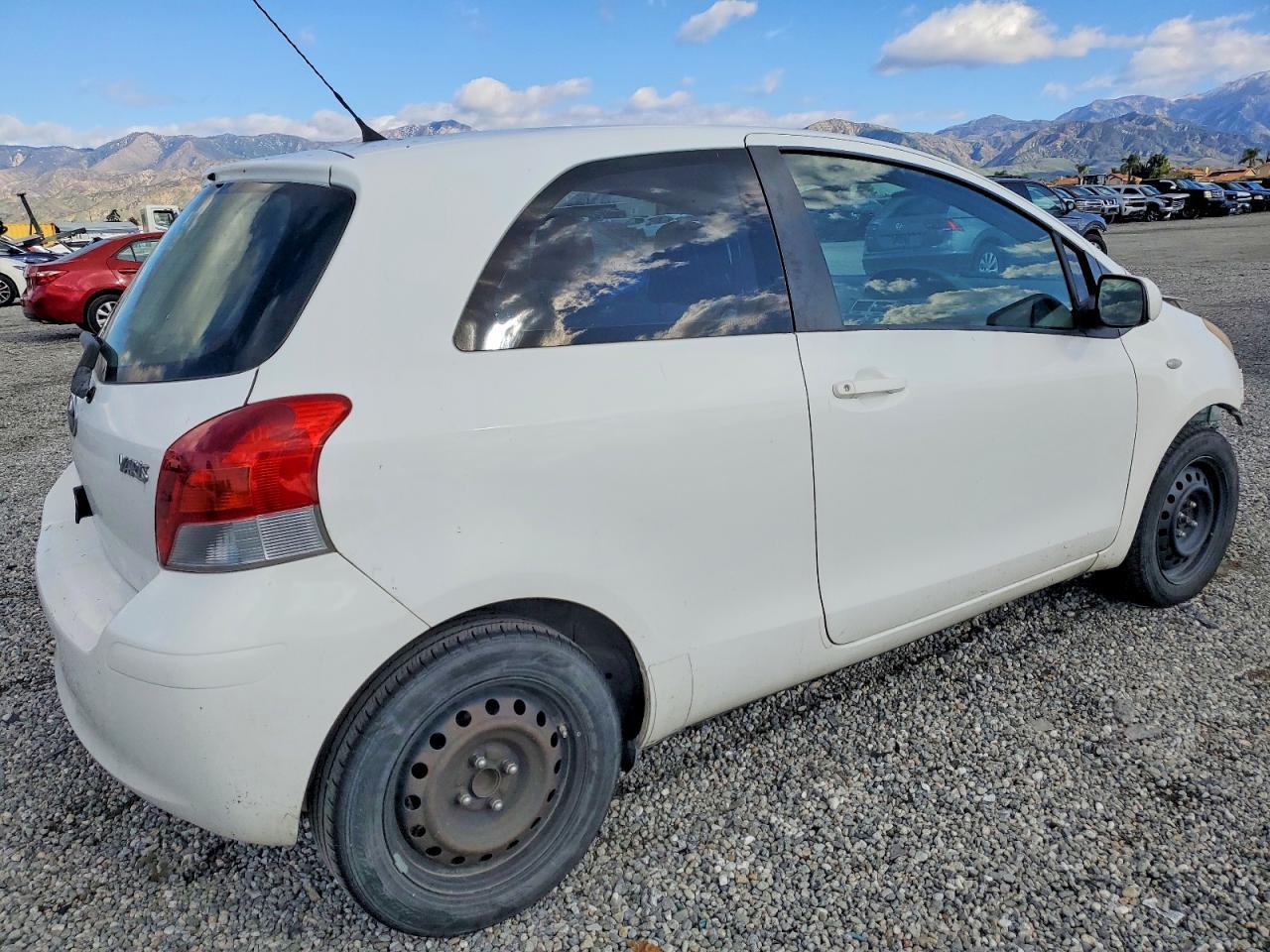 2011 TOYOTA YARIS
